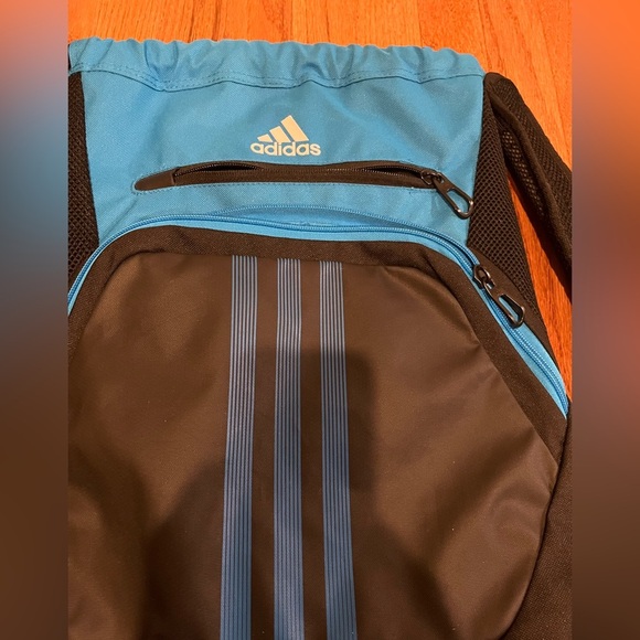 Adidas pull string backpack, excellent condition - Picture 5 of 9
